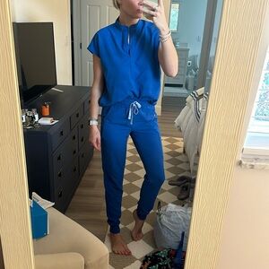 figs zamora joggers and rafaela top